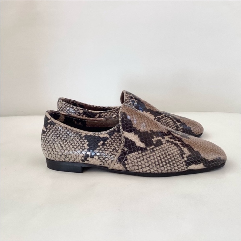 Aquatalia Revy Tan Black Sanke Embossed Slip On Loafers Flats SZ 5.5 - Picture 3 of 7
